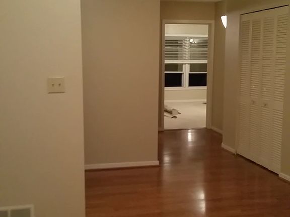 4th image of 5219 Le Parc Dr APT 4