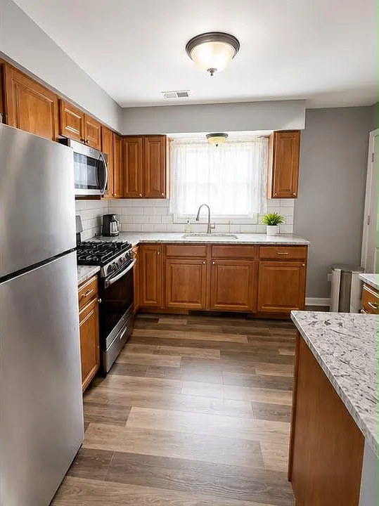 2 bed, 900 sqft, $2,000 — Photo 3