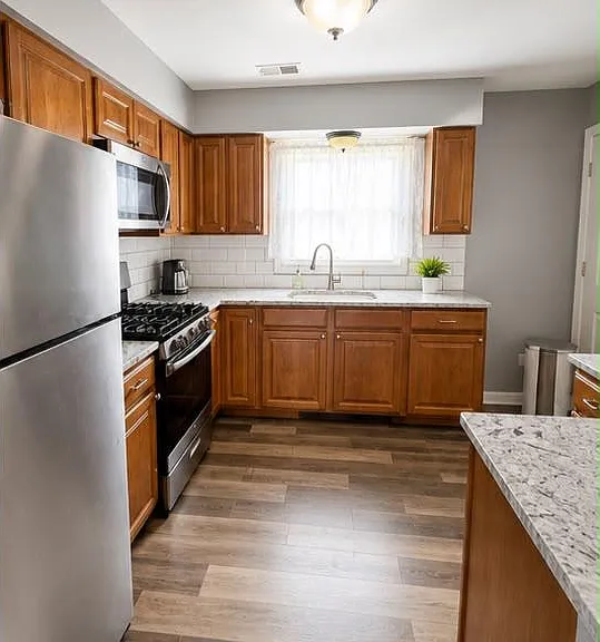 235 W Johnson St #2A — Photo 3