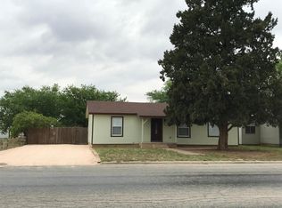 402 SW 11th St, Seminole, TX 79360