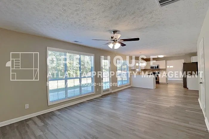 3 bed, 2.5 bath, 2256 sqft, $2,075 — Photo 4