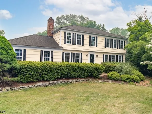 7 Harvest Ct, Clinton Twp., NJ 08809
