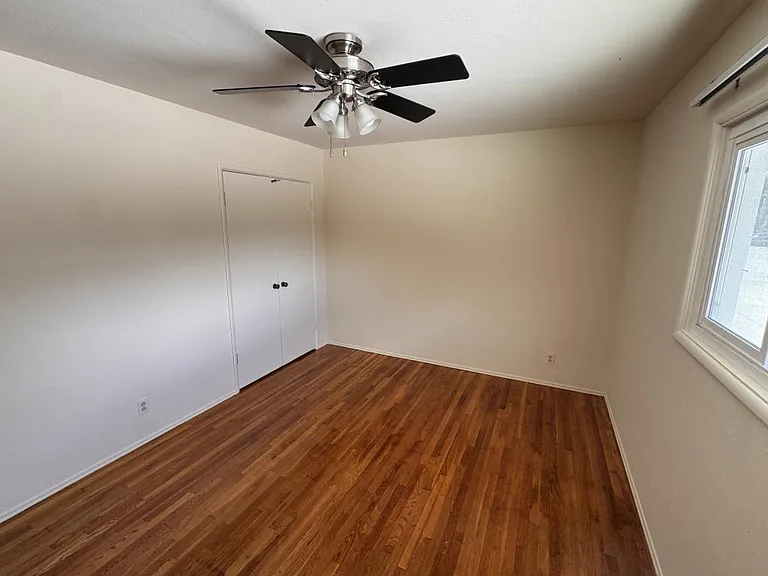 5090 College Ave — Photo 9