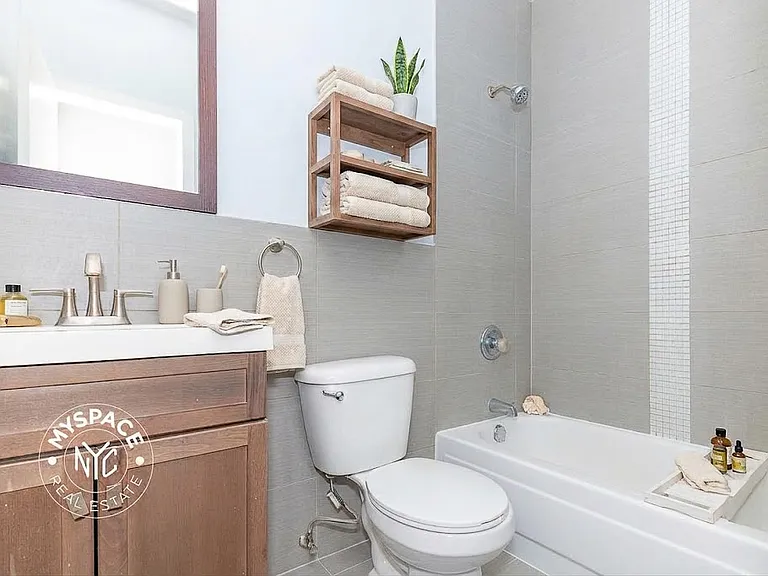 828 Halsey St #2A — Photo 7