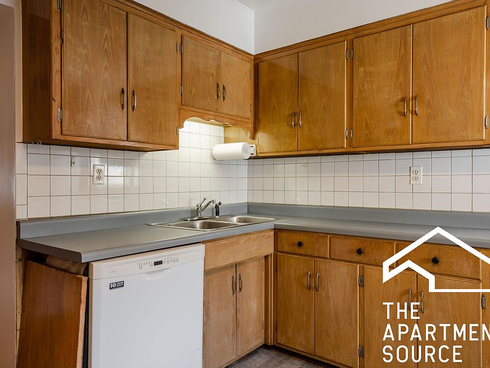 1st image of 3338 N Seeley Ave #1F