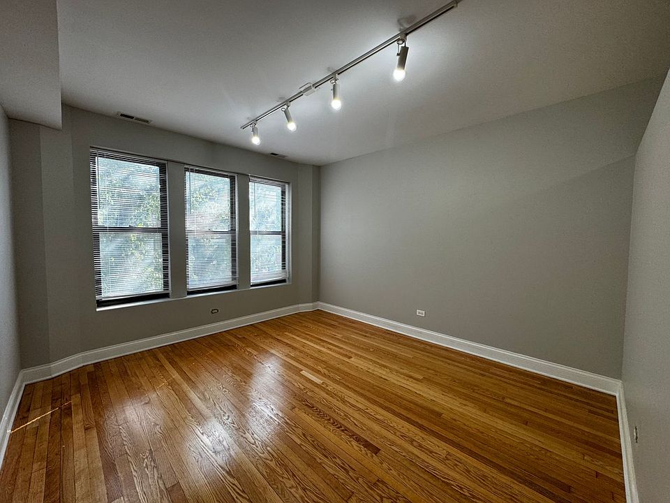 1st image of 1110-12 W Balmoral Ave