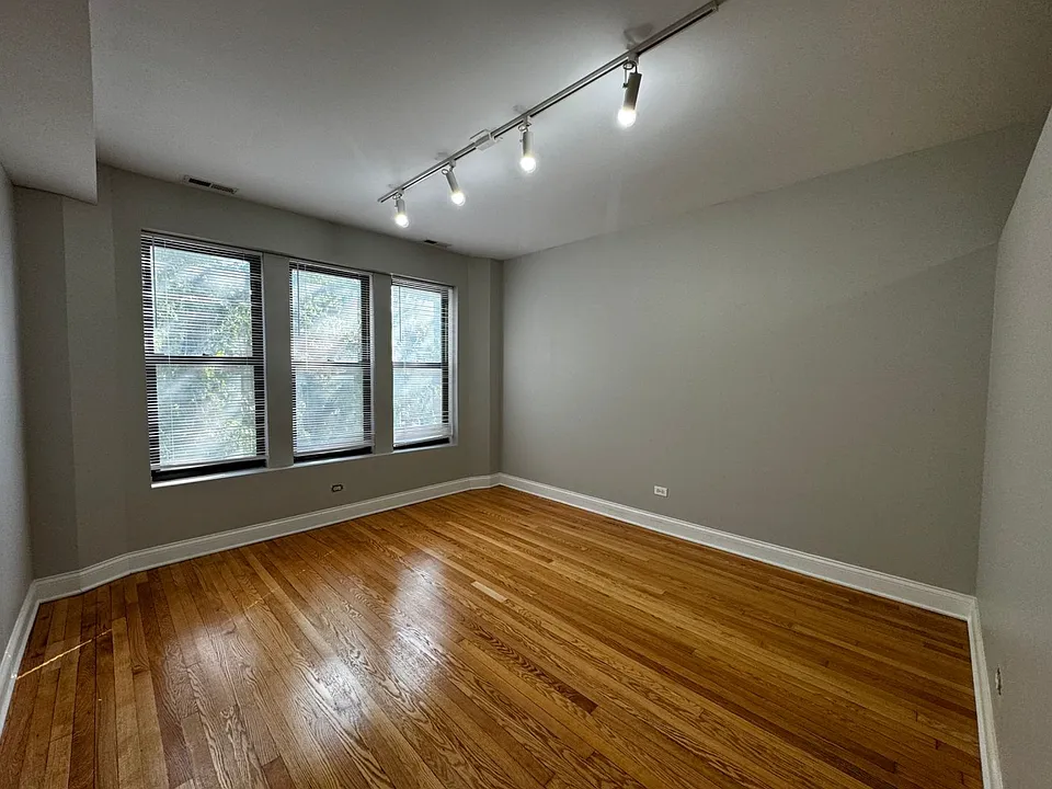 1110-12 W Balmoral Ave