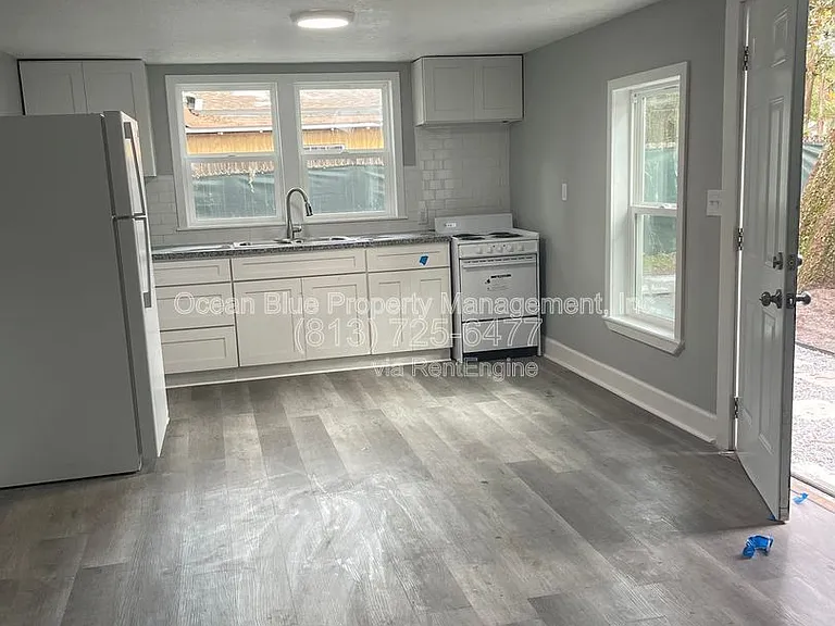 2010 E Waters Ave #3 — Photo 2