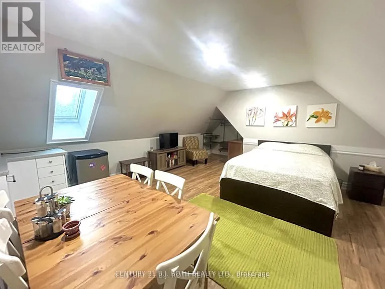 9 Greenwood Forest Rd — Photo 6