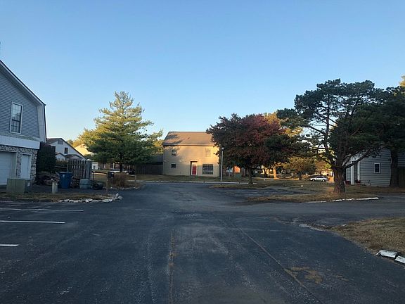 4th image of 8451 Westport Ln