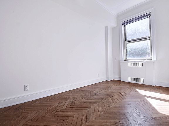 5th image of 10 W 74th St APT 4G