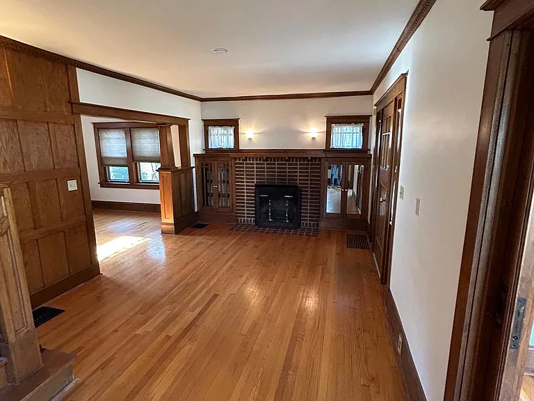 315 W 3rd St — Photo 6