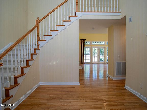 4th image of 124 Carriage Park Drive