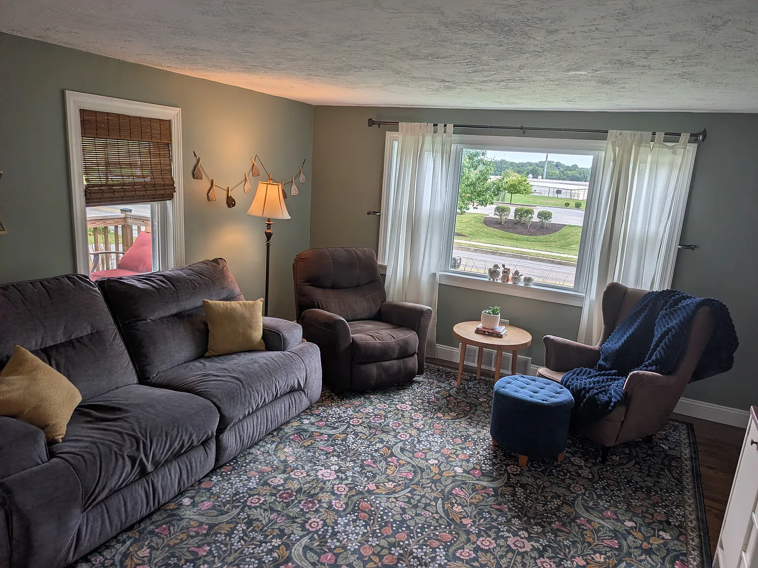 3 bed, 2249 sqft, $2,500 — Photo 4