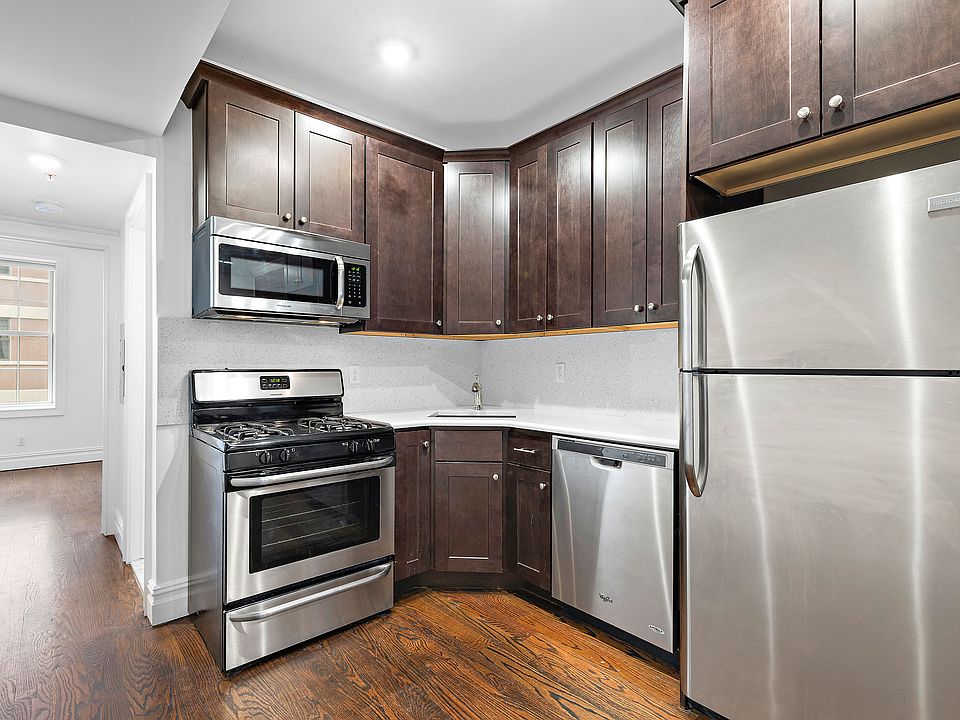 1st image of 305 1st St APT 3R