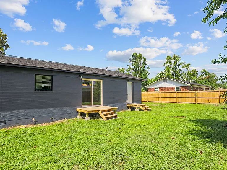 809 Carson Dr — Photo 28