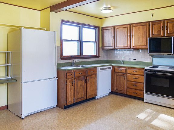 3rd image of 1093 County Road 35 E