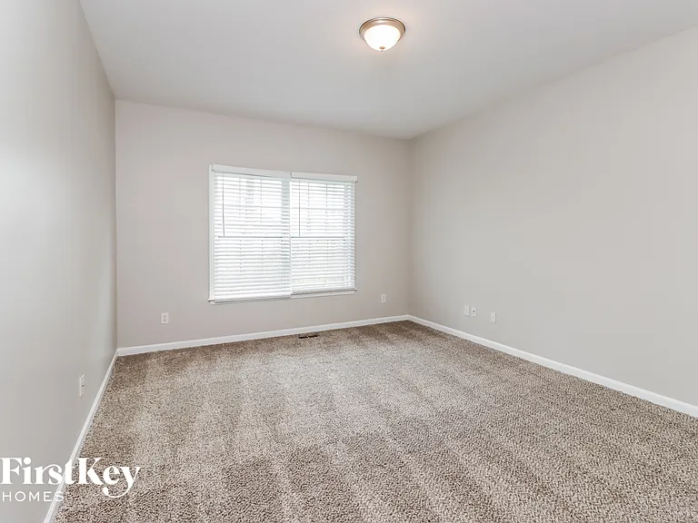 1421 Kentmire Ct — Photo 10
