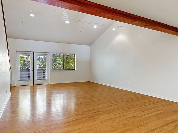 3rd image of 2074-2078 Parker St #205