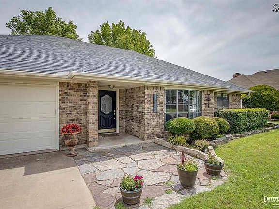 3rd image of 1624 Tanglewood Dr