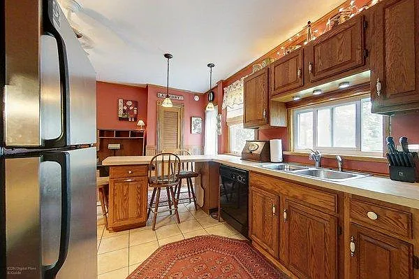 616 Thames St #1 — Photo 12