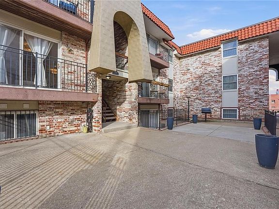 4th image of 5004 Baltimore Ave APT 204