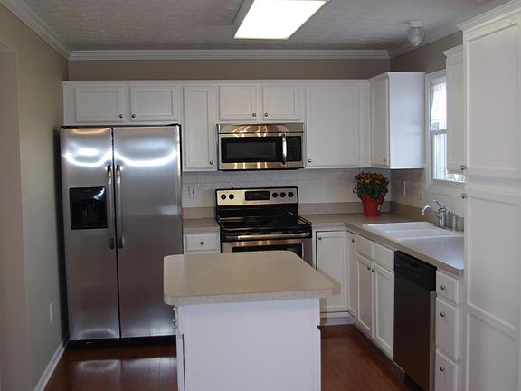3rd image of 9072 Rosem Ct SW