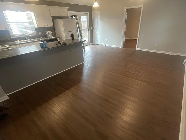 460 Grace St — Photo 2