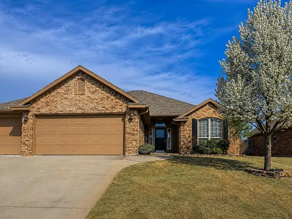 9012 Crooked Creek Ln, Moore, OK 73160