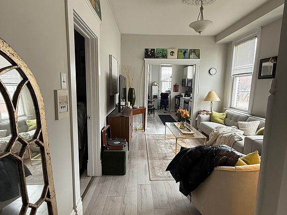2nd image of 1653 N Halsted St APT 3R