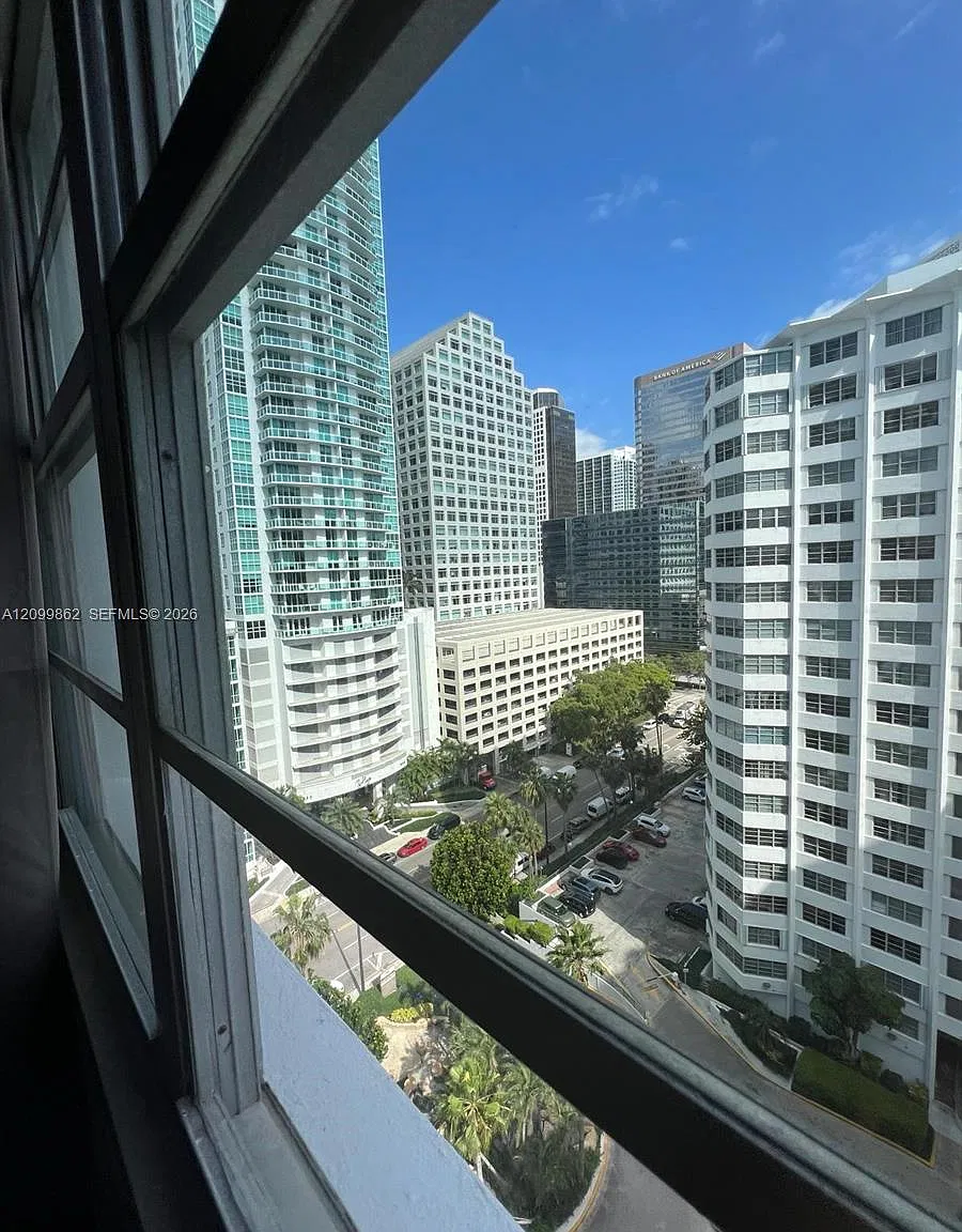 Four Ambassadors Condo Ph — Photo 2