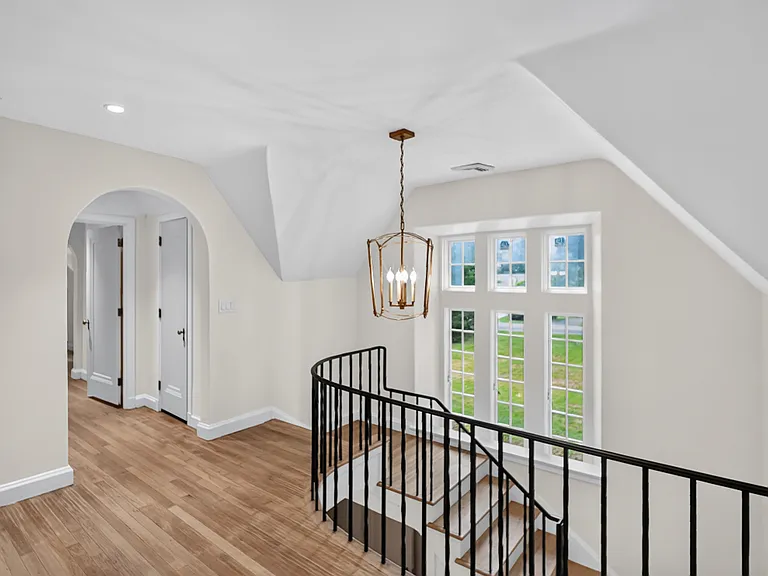 1085 Ridge Rd — Photo 2