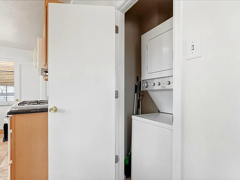 3835 Pierce St — Photo 11