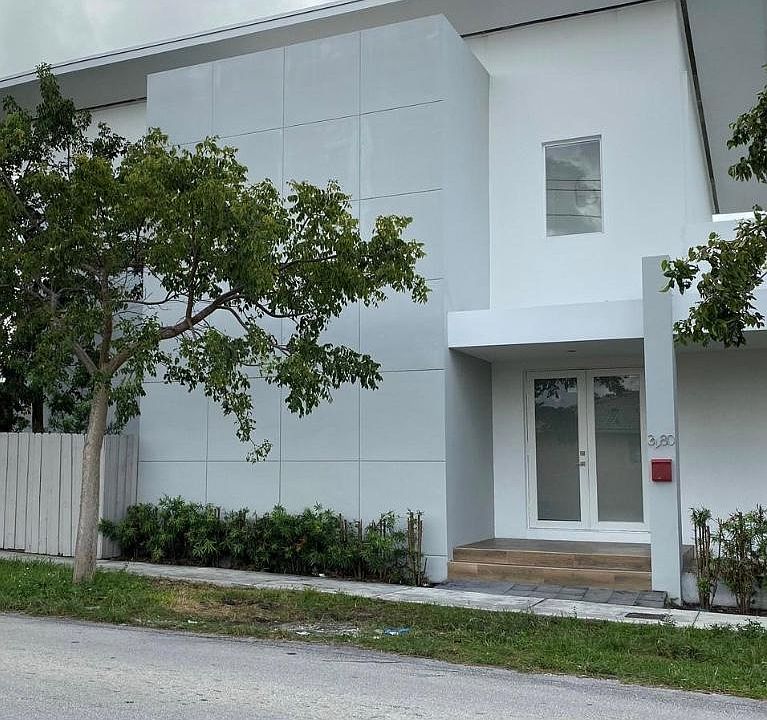 1st image of 125 NW 107th St