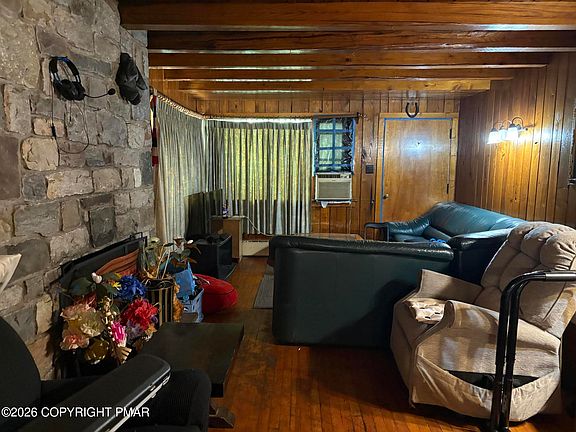 4th image of 2745 Mountain Rd
