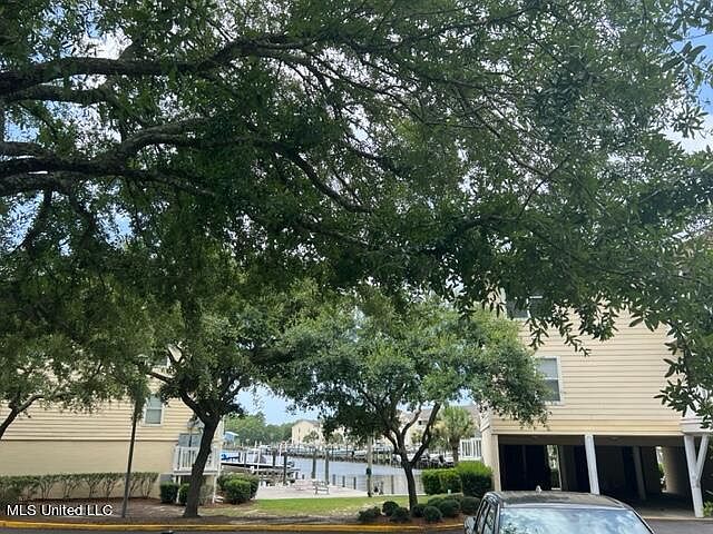2nd image of 2421 Beach View Dr #C01