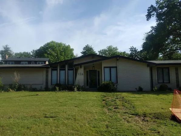 126 La Gorce Dr, Chesterfield, MO 63017