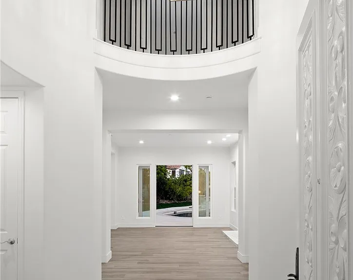 5704 Lyon Ct — Photo 4
