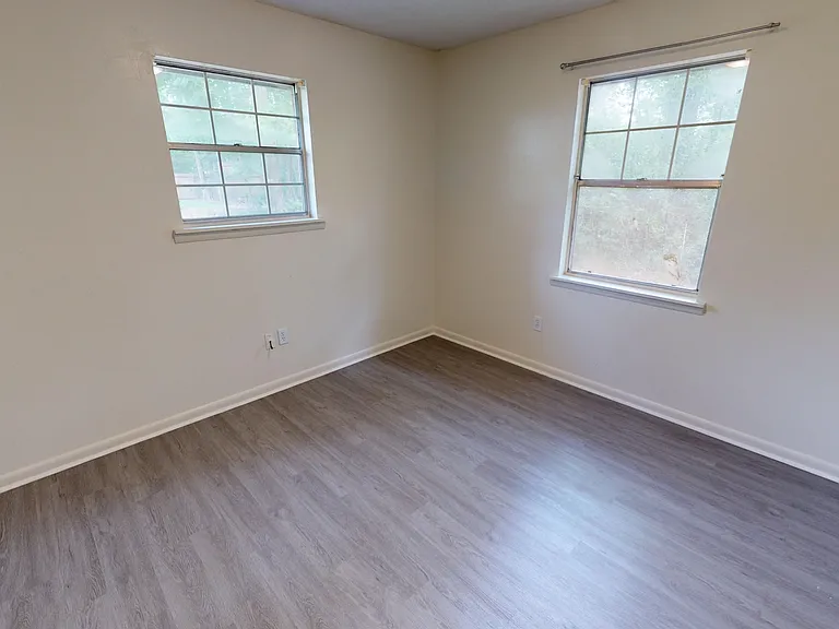 901 E Grubbs St — Photo 15