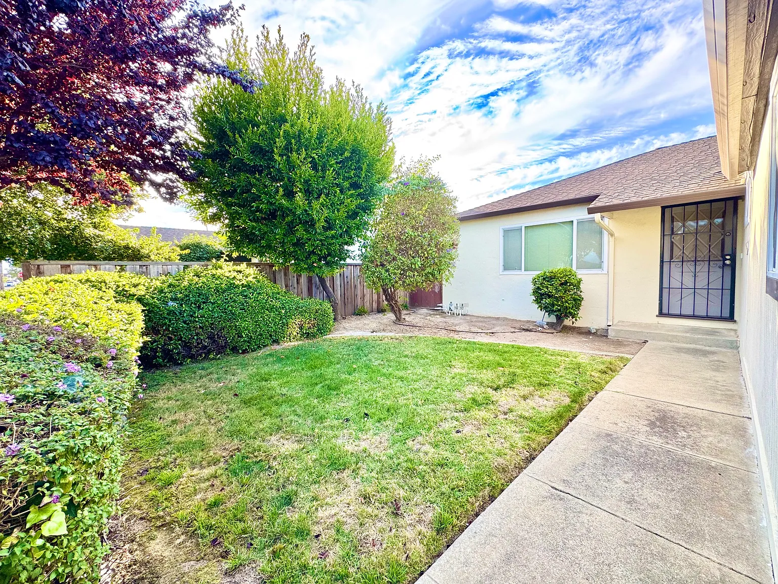 3 bed, 1200 sqft, $3,200 — Photo 2