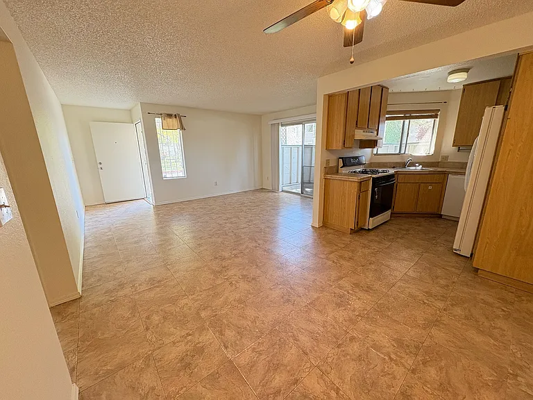 2403 Sunny Slope Dr #4 — Photo 3