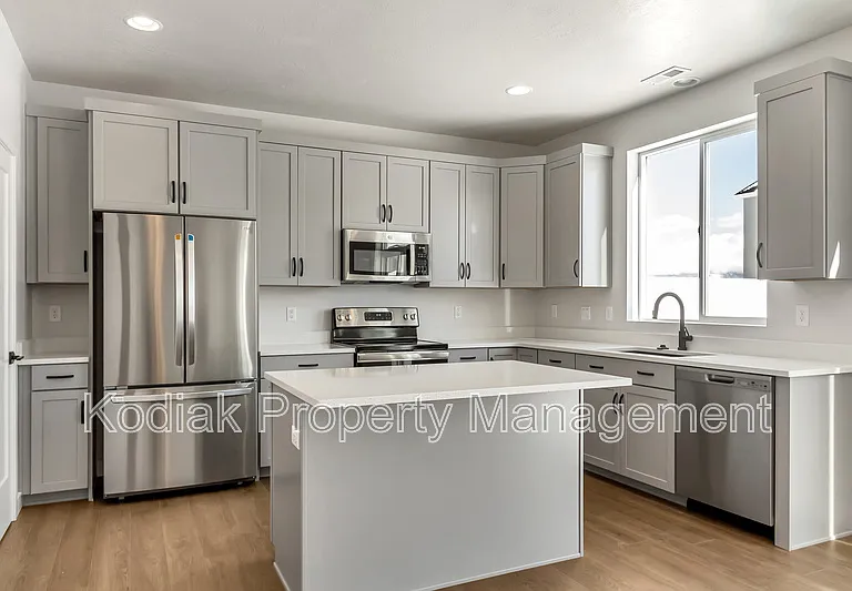 3199 S Claire Ave — Photo 3