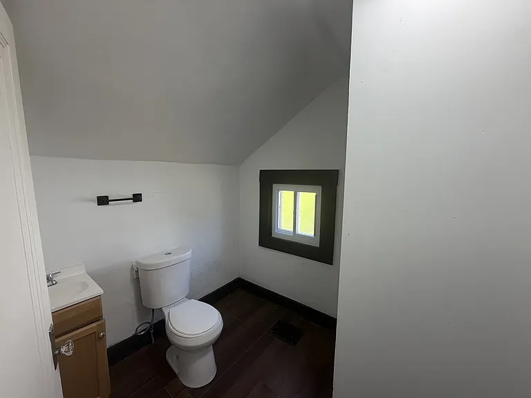 11201 Revere Ave — Photo 10