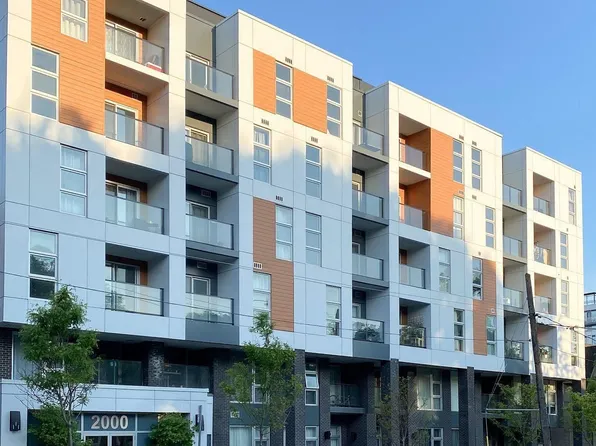 2000 Bathurst St, Toronto, ON
