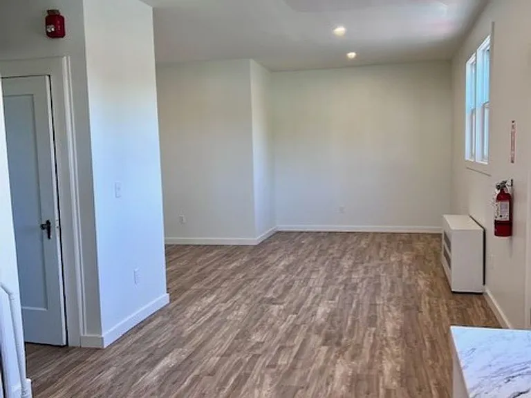 549 Albany Ave — Photo 21