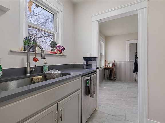 5th image of 39 Boyd St