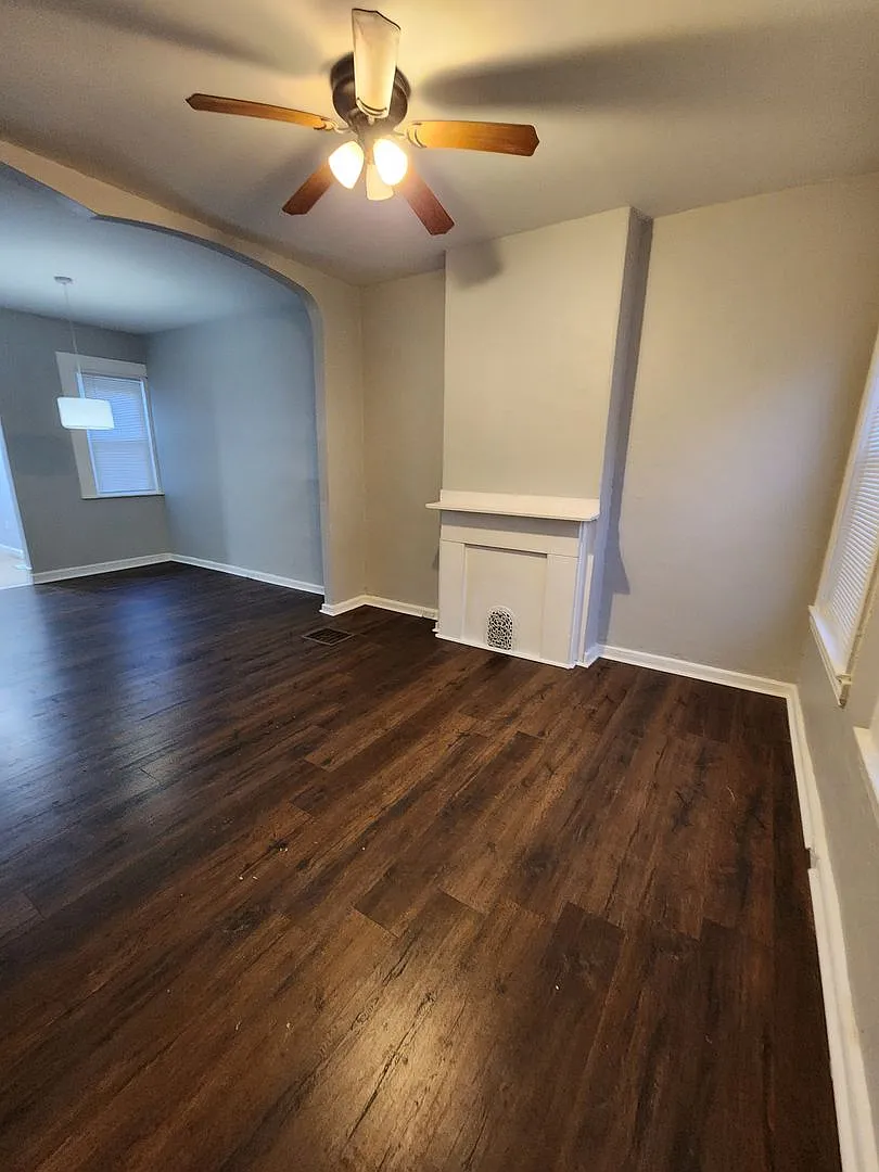 Beautifully Renovated PHA Voucher Accepted Property — Photo 2