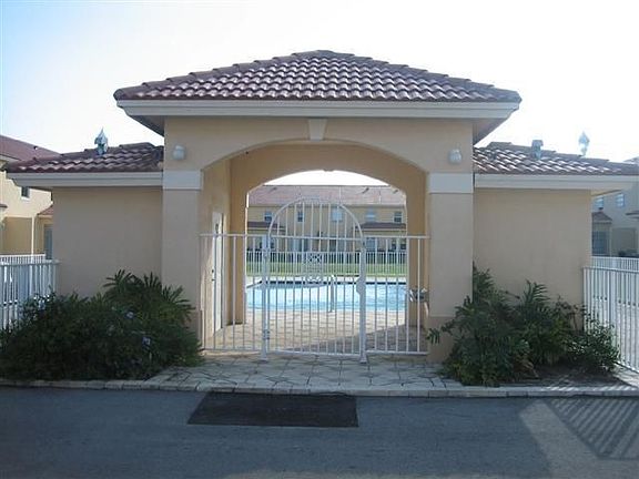 5th image of 613 Talia Cir