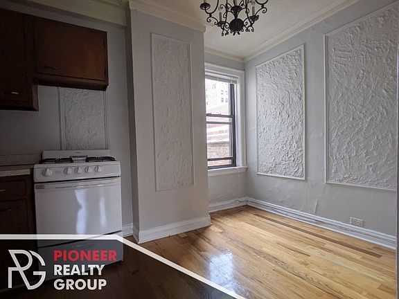 3rd image of 1347 N Dearborn St #1347608