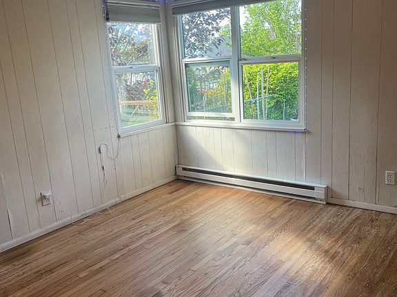 5th image of 626 E 9th St